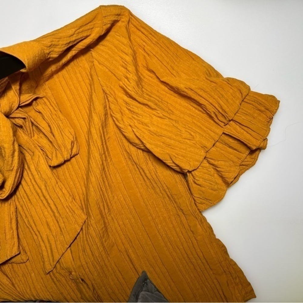 ZARA Mustard Blouse With Bow Detail Short Sleeve Button size XS - Picture 3 of 7